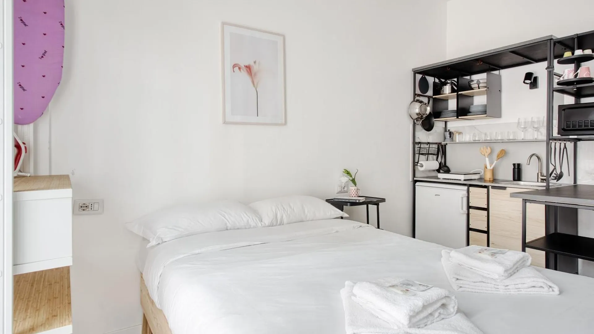 Joivy Stylish Double Studios Near Metro Station Milano Lägenhet